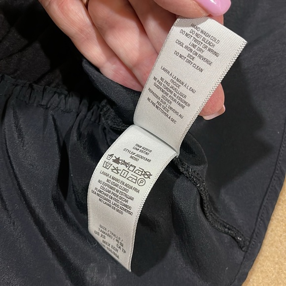 JUICY COUTURE DRESSY SLEEVELESS BLACK SATIN BEADED TOP WITH KNIT BACK SIZE XS - Picture 6 of 8